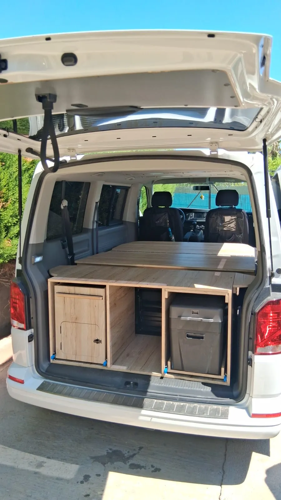 Camperización Volkswagen Transporter T5 - 7 plazas